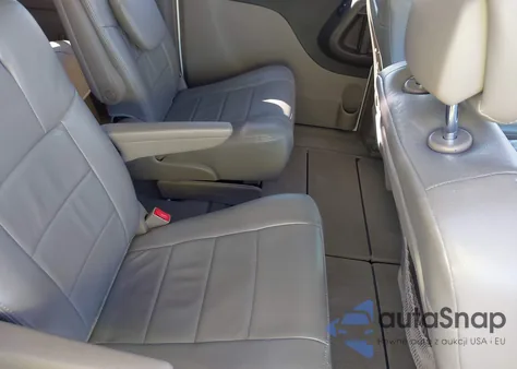 2011 Chrysler Town & Country Touring from USA, damaged, VIN 2A4RR5DG3BR688046